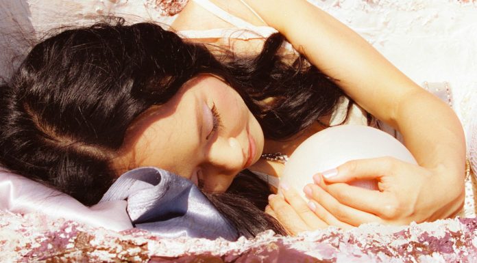 Ivoris Imagines Life As A “Seashell” In New Single Ahead Of Debut Album